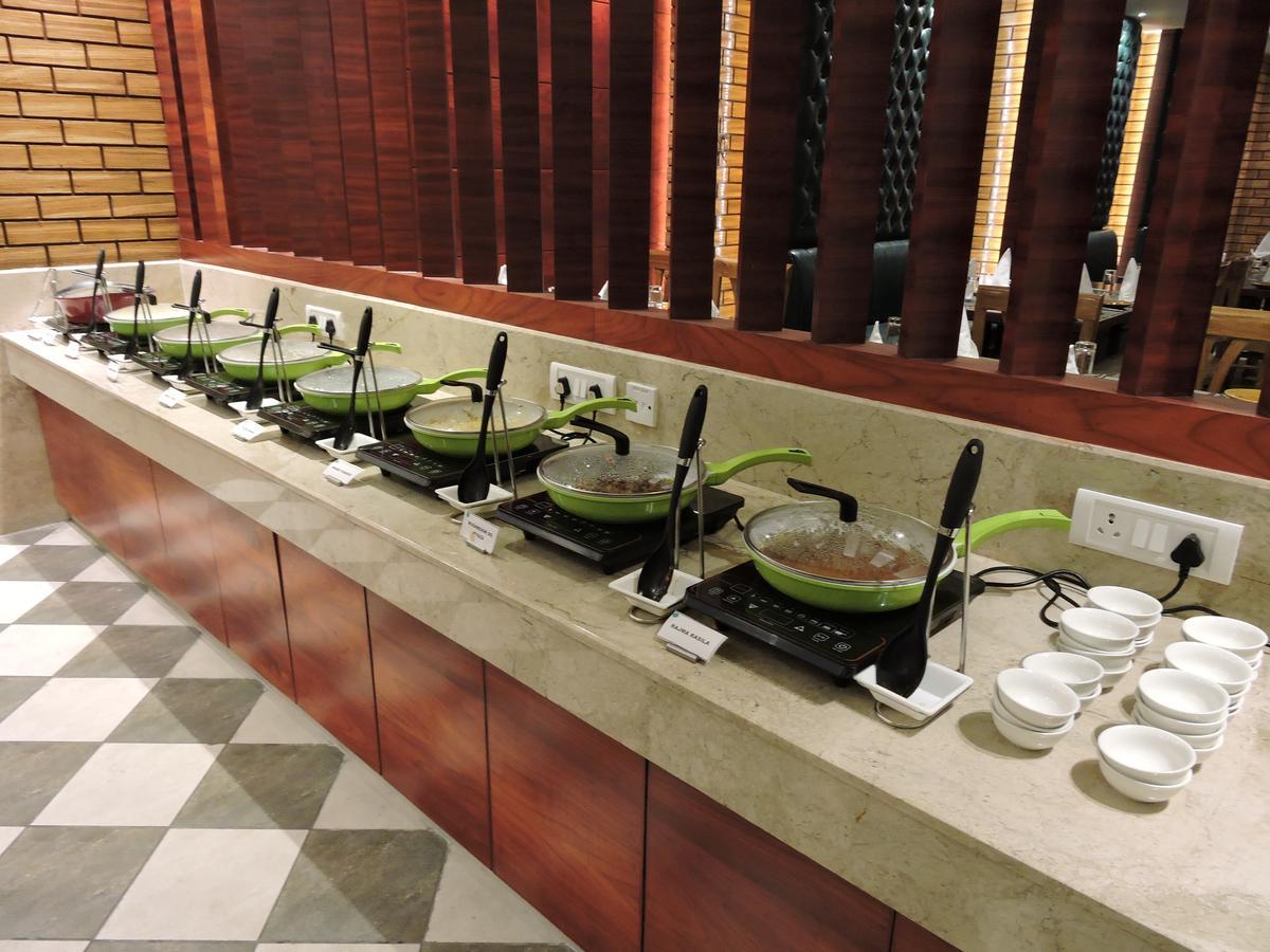 Hotel Ascent Biz Noida Exteriér fotografie