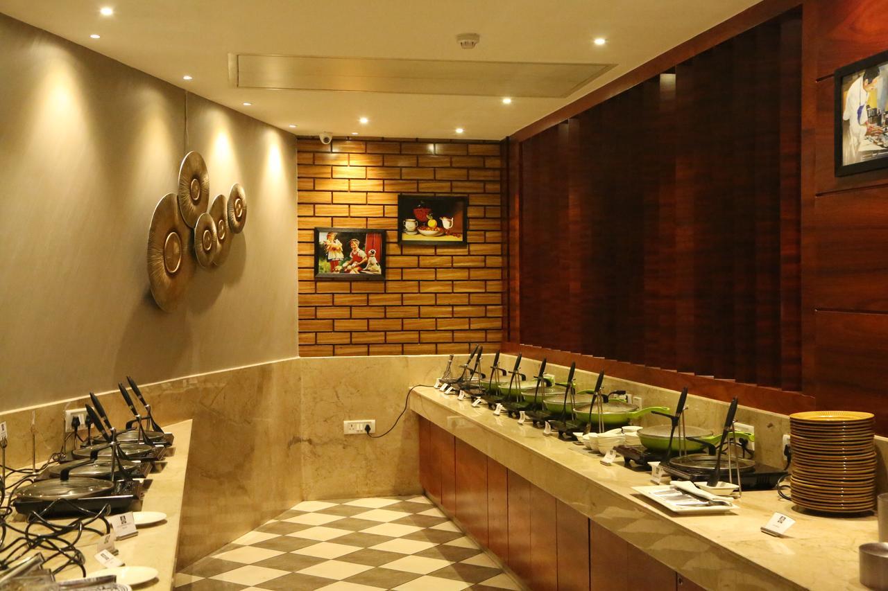 Hotel Ascent Biz Noida Exteriér fotografie