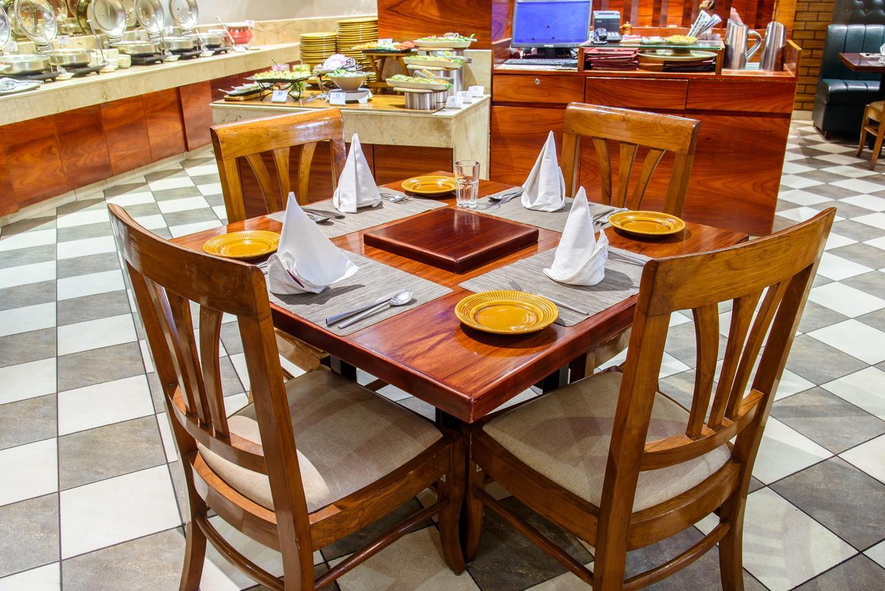 Hotel Ascent Biz Noida Exteriér fotografie